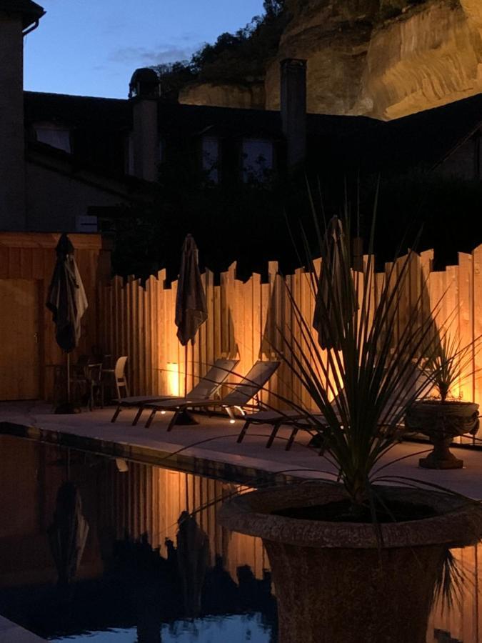 Les Appartements D Artiste De La Villa Du 15 - Restaurant La Maison - Piscine Chauffee Les Eyzies Exterior photo