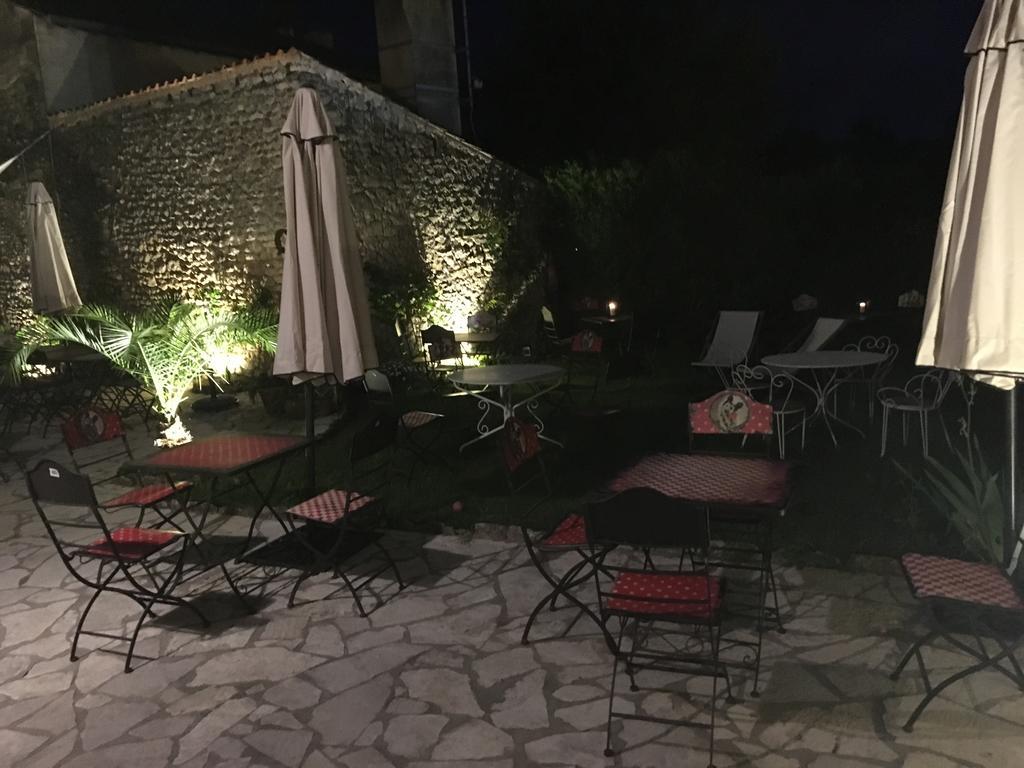 Les Appartements D Artiste De La Villa Du 15 - Restaurant La Maison - Piscine Chauffee Les Eyzies Exterior photo