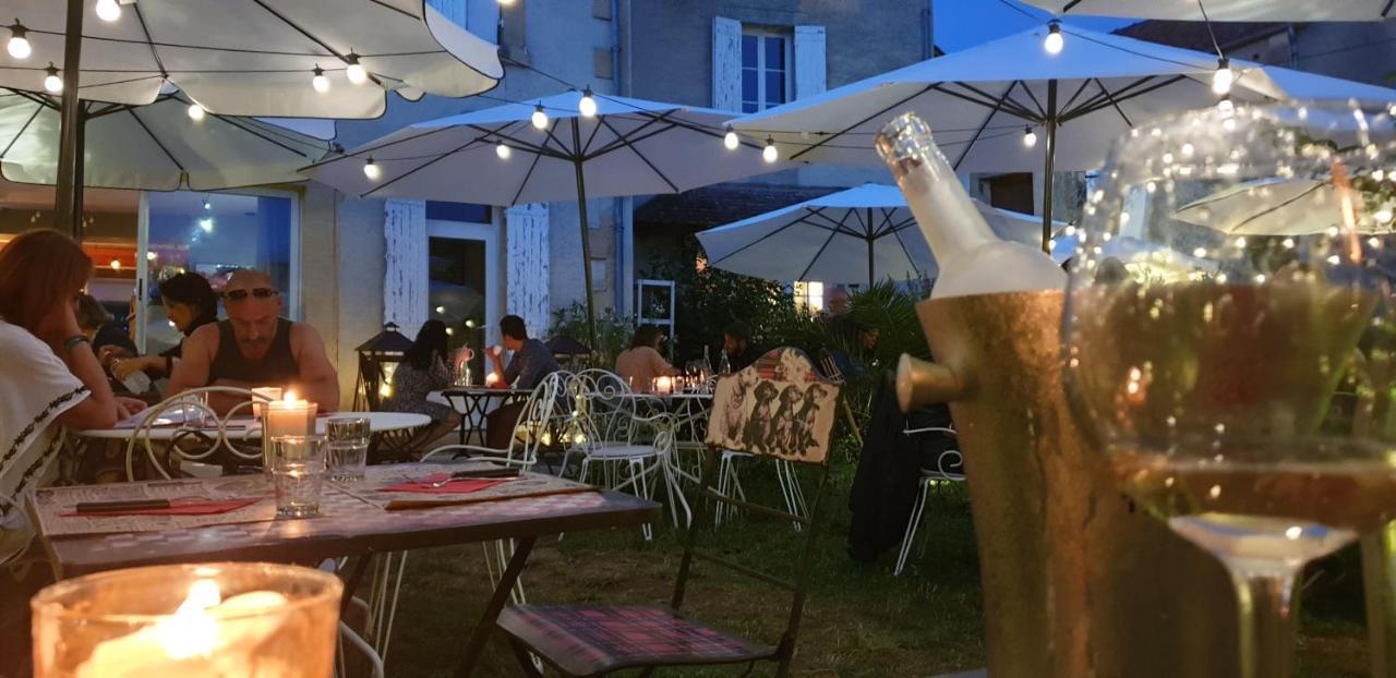 Les Appartements D Artiste De La Villa Du 15 - Restaurant La Maison - Piscine Chauffee Les Eyzies Exterior photo